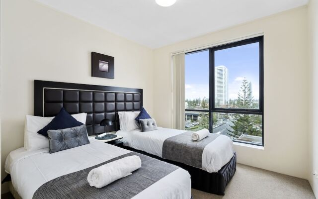 Broadbeach on the Park - We Accommodate