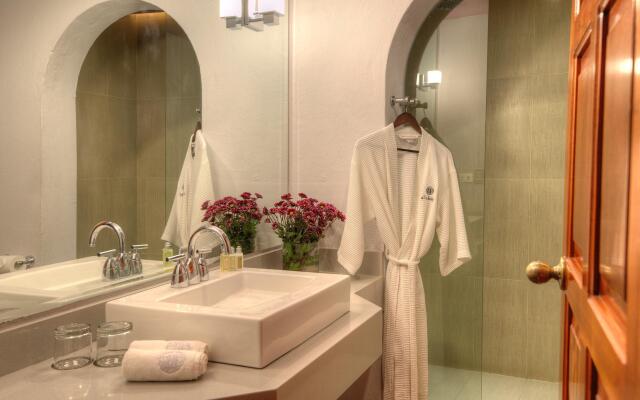 Alta Las Palomas Hotel