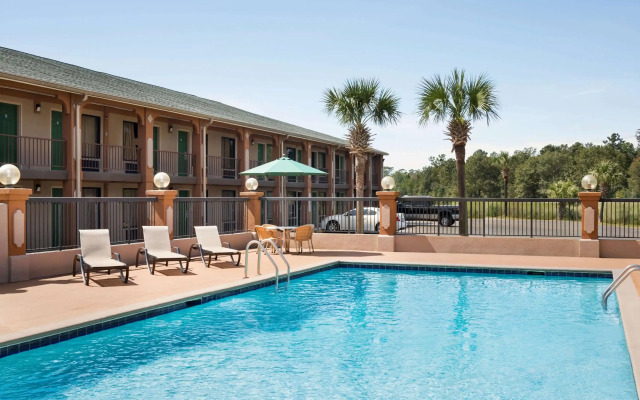 Days Inn by Wyndham Hardeeville/ I-95 State Line
