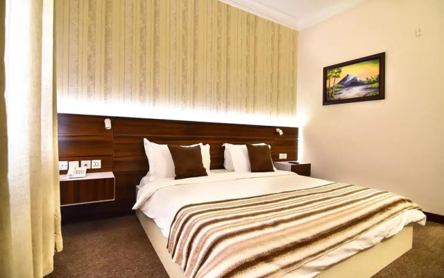Pearl Gate Hotel