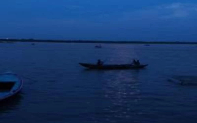 On The Ghat By Howdy Hostels