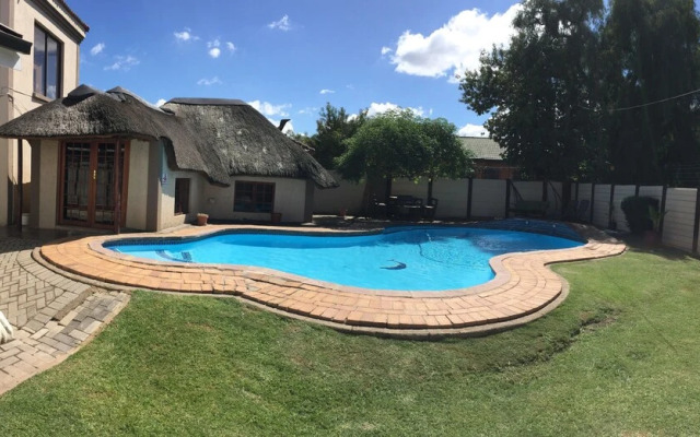Lekoa Bed and Breakfast and Trading