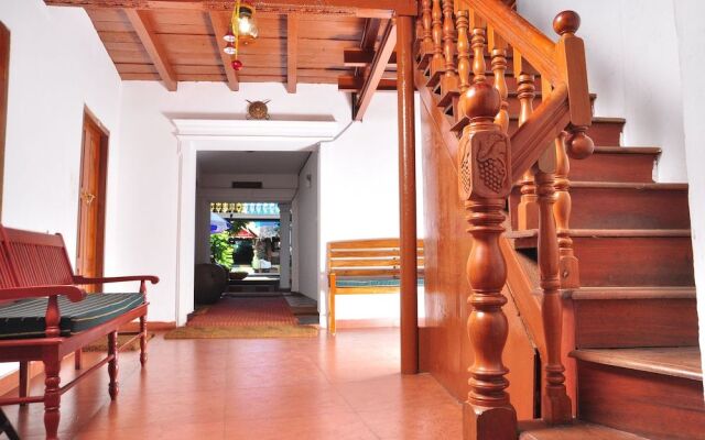 Toms Old Mansion