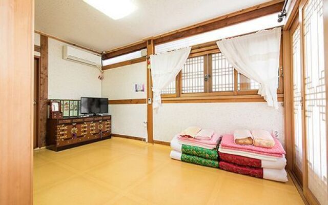 Jeonju Ddlanche Bongwan Pension