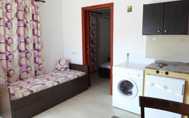Manos Apartments