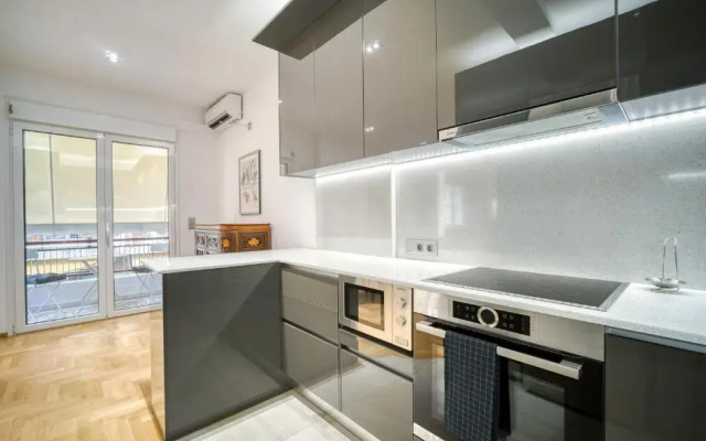 Stunning Central 170m2 3 Bedroom 3 Bathroom, Sleeps 10 Guests