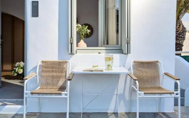 Adorno Suites