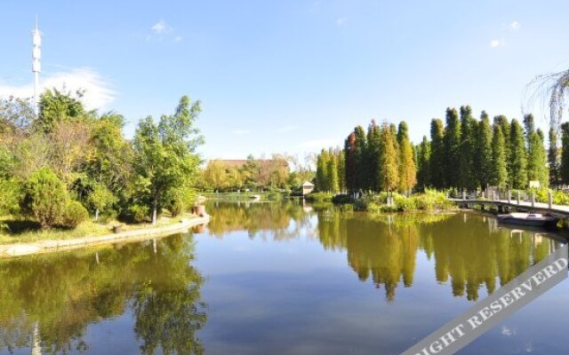 Yingyuetan Hotspring Hotel