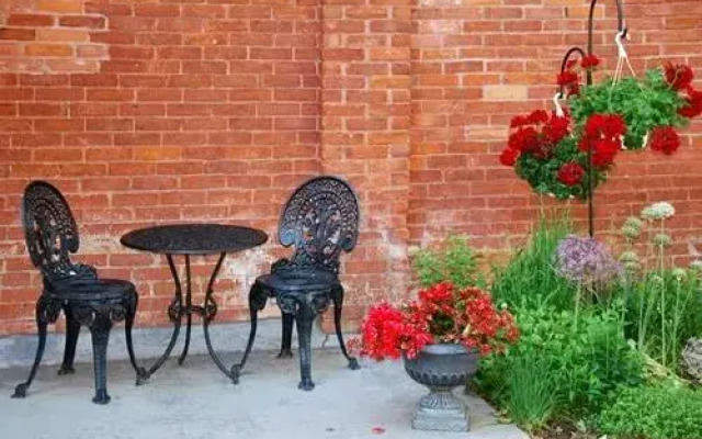 Queen and Albert B&B