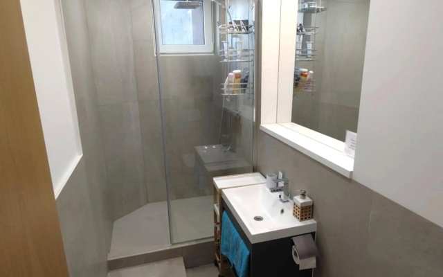 4 bedroom apartment in city center with air conditioning