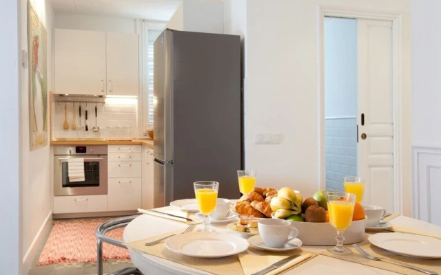 Modern 3 Bedroom Flat With Terrace in Lesseps