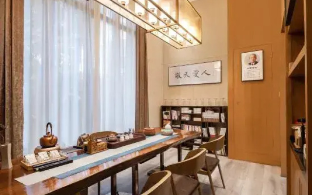 Zhenru Hotel