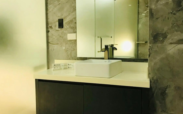 Oyster Plaza Hotel