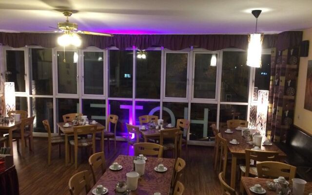 Bavaria Safari Hotel