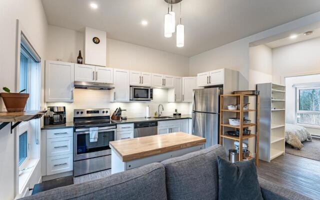 Niska’s Den by Revelstoke Vacations