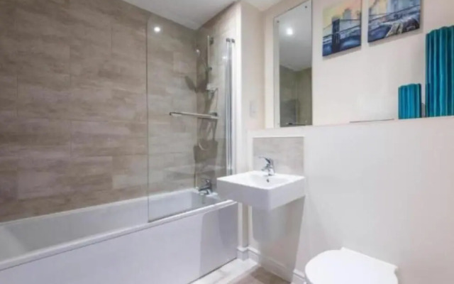 Lovely 1-bed Apartment in Addlestone