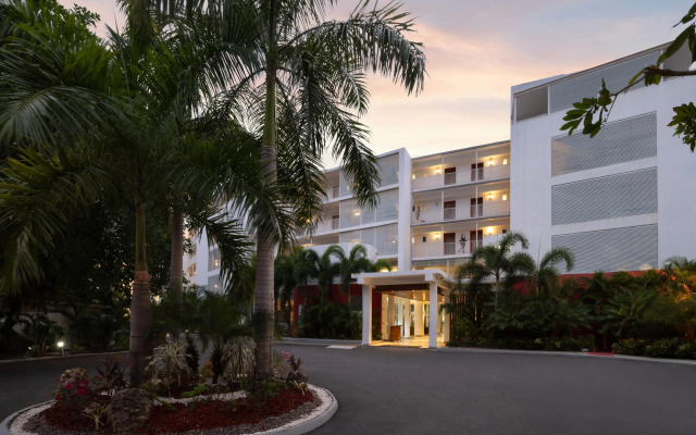 Grand Decameron Cornwall Beach, A Trademark All-Inclusive Resort