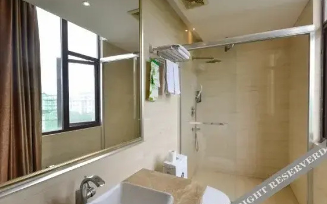 Xinjiang Inn Business Hotel