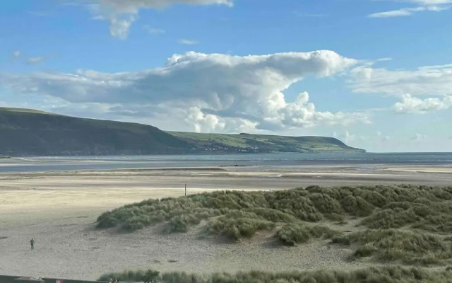 Remarkable 1-bed Seaview Beach Apartment Barmouth