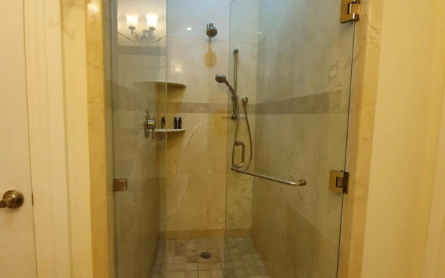 Villa Segovia @ Landmark by the Sea