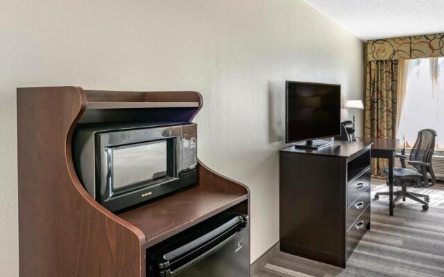 Holiday Inn Express Hotel & Suites Cincinnati-Blue Ash, an IHG Hotel