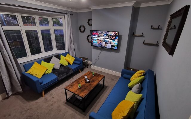 Your Night Inn @ i54