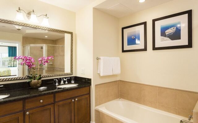 Centre Court Chic - 3 Bed Centre Court Ridge - 3 Br condo by RedAwning