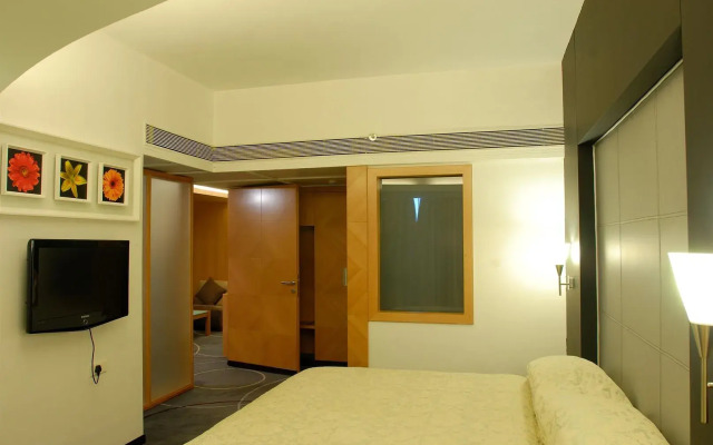 Peninsula Grand Hotel