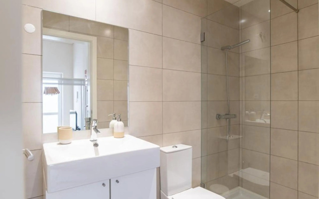 Monsanto Hill House - NO. 565 -1 E