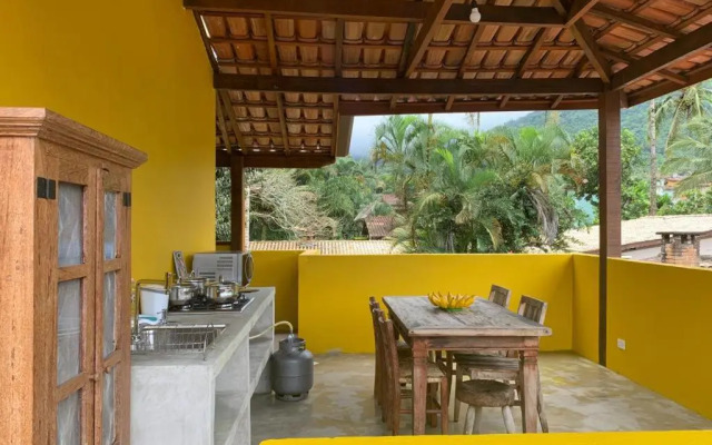 Apartamento com cachoeira no quintal