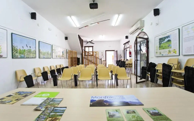 Albergue y Alojamiento en Monfragüe. Centro de Educación Ambiental La Dehesa