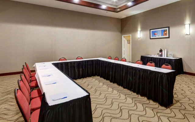 Comfort Inn and Suites Plano East