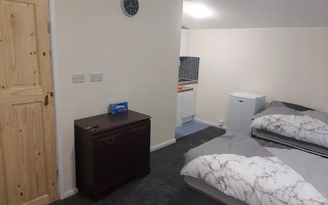 2-beds Studio Located in Parkgate Rotherham