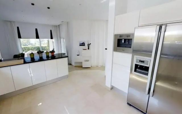 Exquisite Villa Near Beach - Heated Pool