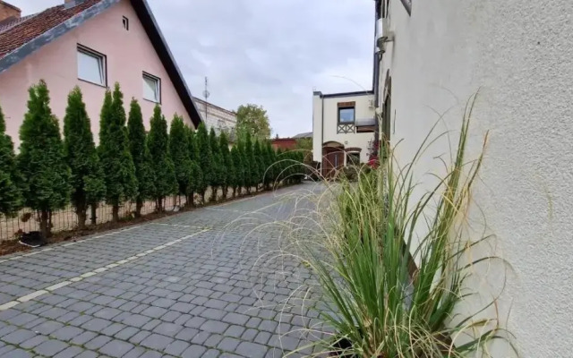 L&B House