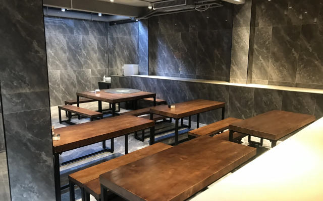 Yintan Zeyinju Hotel