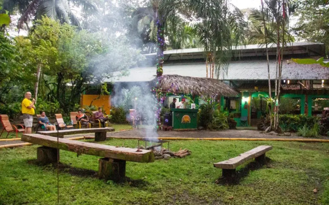 Palapa Hut Hostel & Camping