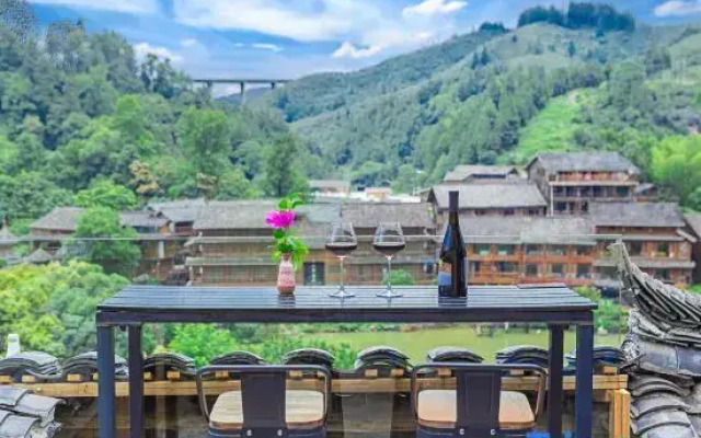 Lubian Jiushan Banshui Boutique Hostel
