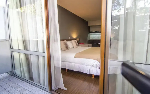 High End Spacious Studio in Soho T105