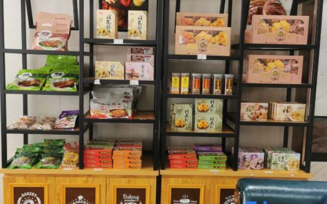 Yicheng Hotel (Yangshuo West Street)