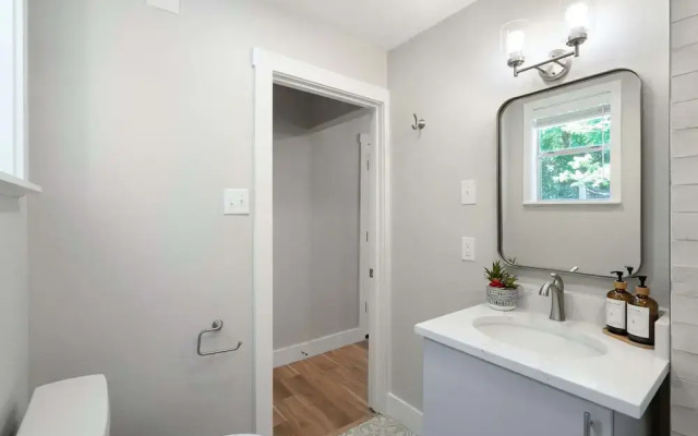 Chic Studio Walkable to Soco!