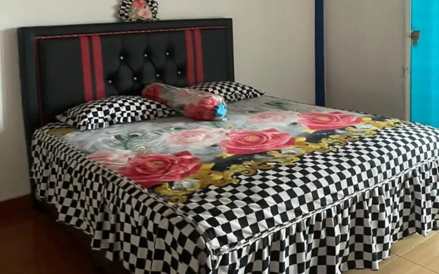 SPOT ON 93270 Handisa Homestay SyariahNearKedai Kopi Atien