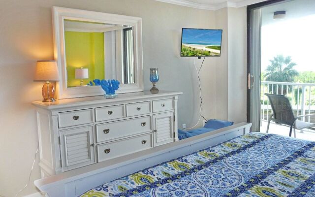 Beachfront Condo in Resort-style Community With Pool