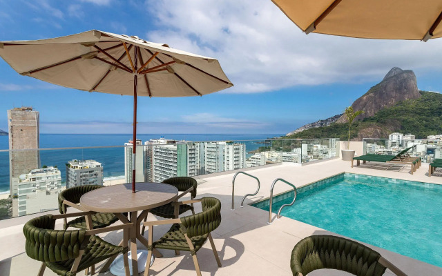 (902-B) Studio com Vista Mar e Comodidades