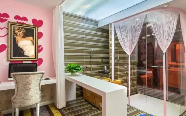 Dongyi meisu Theme Hotel