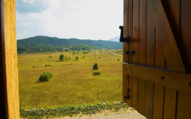 Cabin in Nature With View of the Durmitor Mountain