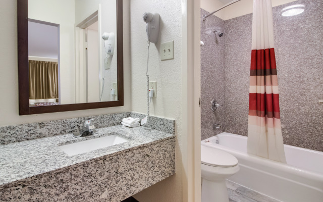 Red Roof Inn & Suites Commerce - Athens