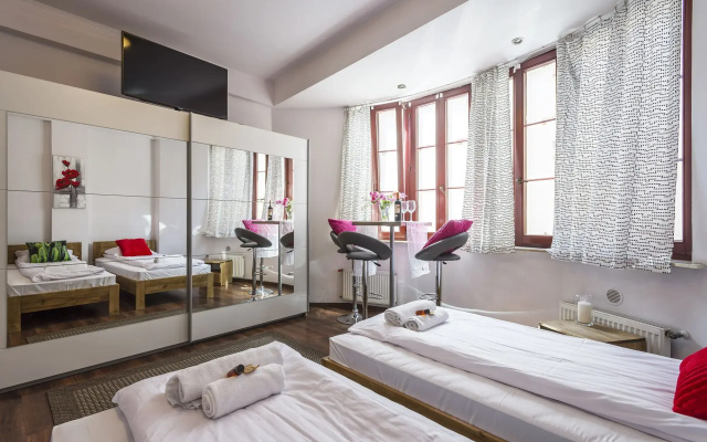 Galeria Italiana Apartments