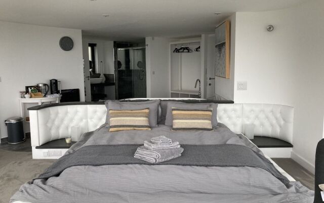 Uno - St Ives