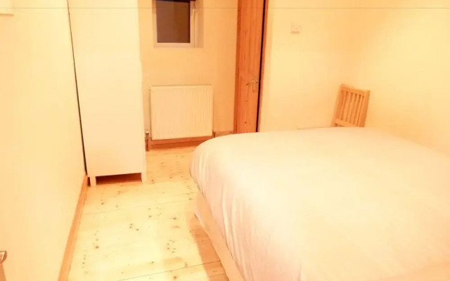 SS Property Hub - Family Apartment Kensington